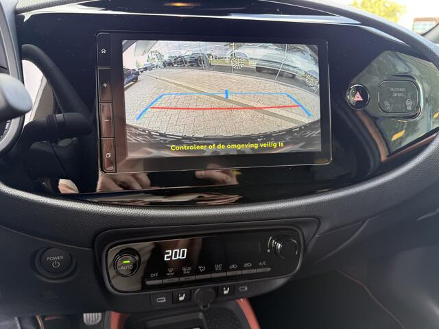 Toyota AYGO X Hybrid 115 pulse Automaat ** Stoelverwarming ** Camera ** Carplay **