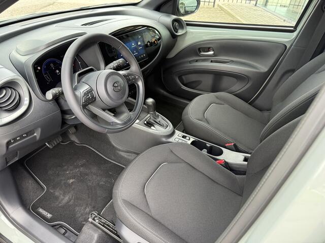 Toyota AYGO X Hybrid 115 pulse Automaat ** Stoelverwarming ** Camera ** Carplay **