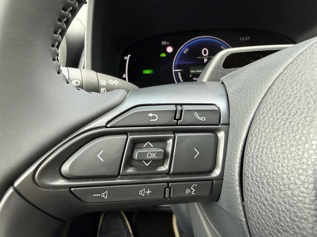 Toyota AYGO X Hybrid 115 pulse Automaat ** Stoelverwarming ** Camera ** Carplay **