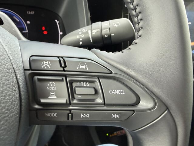 Toyota AYGO X Hybrid 115 pulse Automaat ** Stoelverwarming ** Camera ** Carplay **