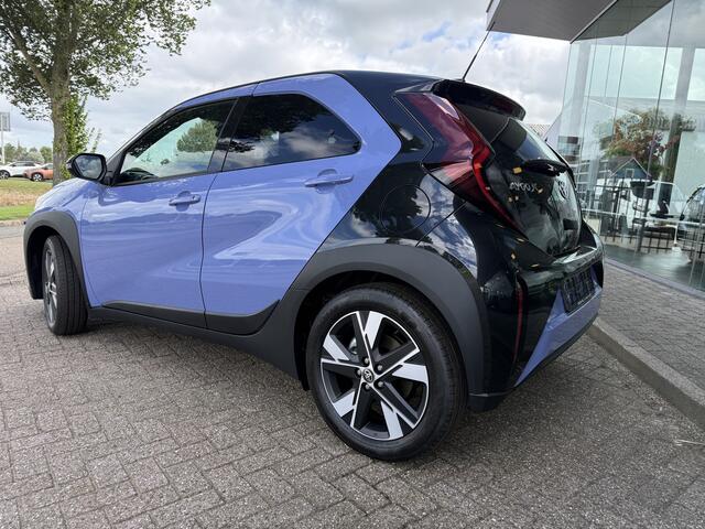 Toyota AYGO X Hybrid 115 pulse Automaat ** Stoelverwarming ** Camera ** Carplay **