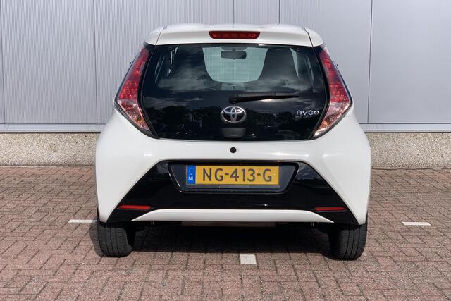 Toyota AYGO 1.0 VVT-i x-play / Camera / Bluetooth / AC /