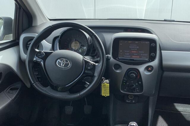 Toyota AYGO 1.0 VVT-i x-play / Camera / Bluetooth / AC /