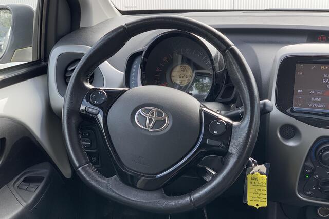 Toyota AYGO 1.0 VVT-i x-play / Camera / Bluetooth / AC /