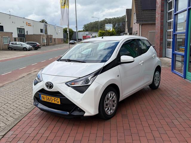 Toyota AYGO 1.0 VVT-i x-play Navigatie full map/ carplay/android