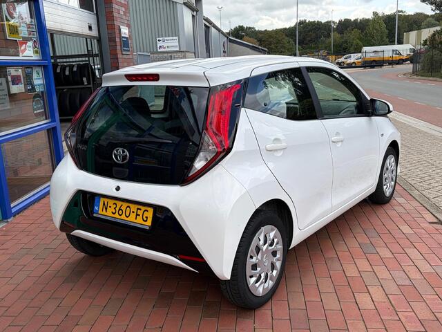 Toyota AYGO 1.0 VVT-i x-play Navigatie full map/ carplay/android