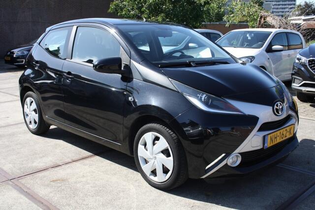 Toyota AYGO 1.0 VVT-i X-Play / NAP / Airco / Camera / Automaat / 5drs