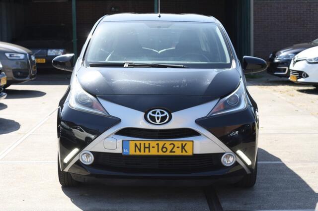Toyota AYGO 1.0 VVT-i X-Play / NAP / Airco / Camera / Automaat / 5drs