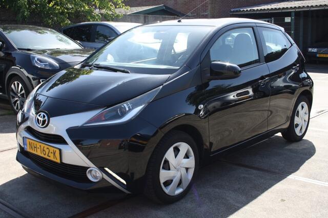 Toyota AYGO 1.0 VVT-i X-Play / NAP / Airco / Camera / Automaat / 5drs