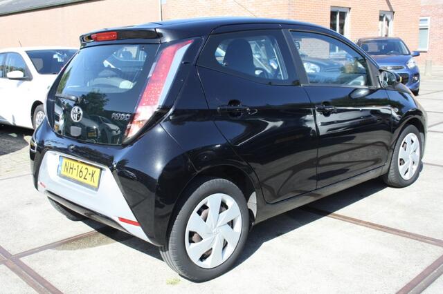 Toyota AYGO 1.0 VVT-i X-Play / NAP / Airco / Camera / Automaat / 5drs