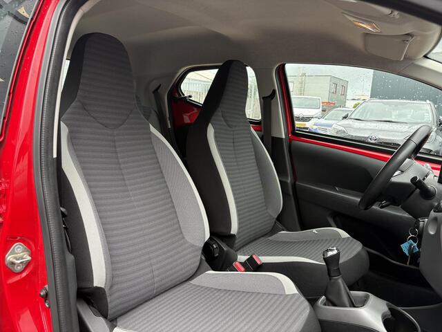 Toyota AYGO 1.0 VVT-i x-play limited