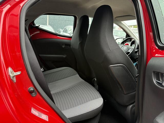 Toyota AYGO 1.0 VVT-i x-play limited
