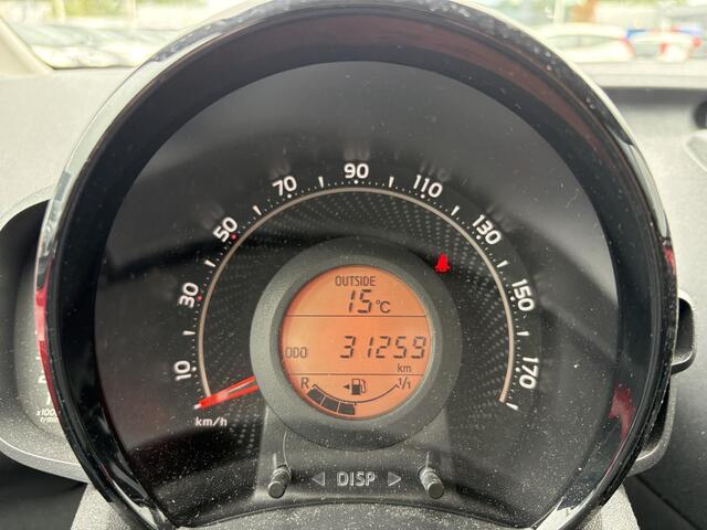 Toyota AYGO 1.0 VVT-i x-play limited