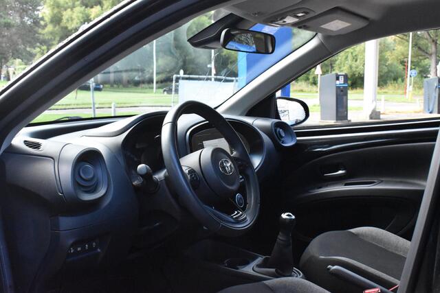Toyota AYGO X 1.0 VVT-i MT Play 1e Eigenaar | Carplay Navigatie | Camera | Airco | Adaptieve Cruise | 12 mnd BOVAG garantie | Whatsapp 06-53188999