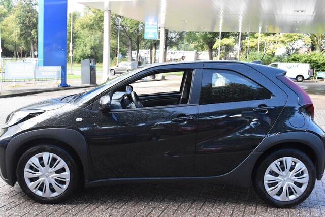 Toyota AYGO X 1.0 VVT-i MT Play 1e Eigenaar | Carplay Navigatie | Camera | Airco | Adaptieve Cruise | 12 mnd BOVAG garantie | Whatsapp 06-53188999