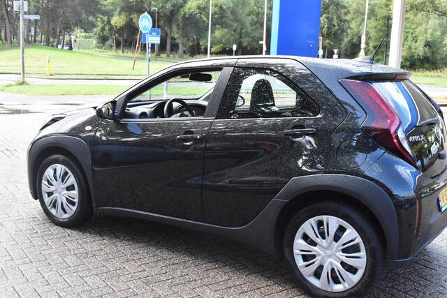 Toyota AYGO X 1.0 VVT-i MT Play 1e Eigenaar | Carplay Navigatie | Camera | Airco | Adaptieve Cruise | 12 mnd BOVAG garantie | Whatsapp 06-53188999