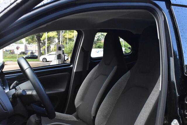 Toyota AYGO X 1.0 VVT-i MT Play 1e Eigenaar | Carplay Navigatie | Camera | Airco | Adaptieve Cruise | 12 mnd BOVAG garantie | Whatsapp 06-53188999