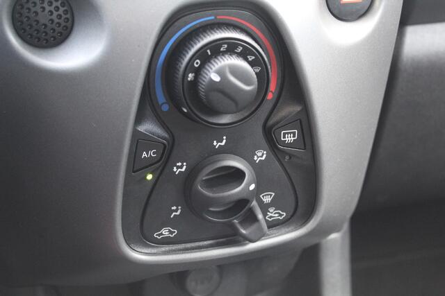 Toyota AYGO 1.0 VVT-i x-Play Automaat | Rijklaar | Apple/Android | Camera | DAB | NL-auto | Dealer onderhouden