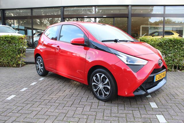 Toyota AYGO 1.0 VVT-i x-Play Automaat | Rijklaar | Apple/Android | Camera | DAB | NL-auto | Dealer onderhouden