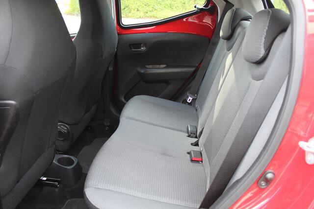 Toyota AYGO 1.0 VVT-i x-Play Automaat | Rijklaar | Apple/Android | Camera | DAB | NL-auto | Dealer onderhouden