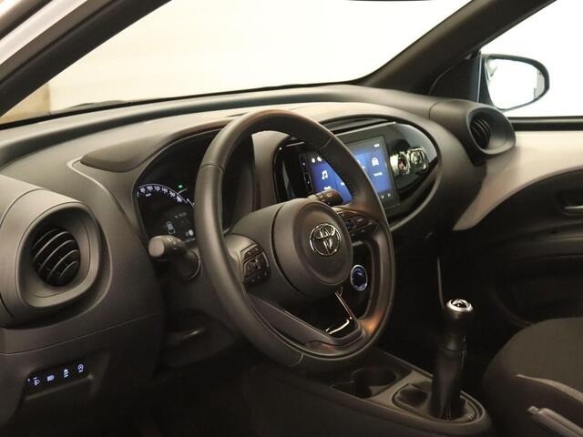 Toyota AYGO X 1.0 VVT-i MT Play - ORIGINEEL NEDERLANDSE AUTO - ACHTERUITRIJCAMERA - AIRCO - APPLE CARPLAY/ANDROID AUTO - CRUISE CONTROL ADAPTIEF - GROOTLICHT ASSISTANT - BLUETOOTH TELEFOONVOORBEREIDING - VOLLEDIG HOMMEL ONDERHOUDEN
