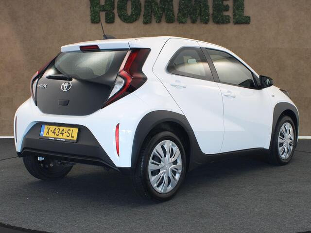 Toyota AYGO X 1.0 VVT-i MT Play - ORIGINEEL NEDERLANDSE AUTO - ACHTERUITRIJCAMERA - AIRCO - APPLE CARPLAY/ANDROID AUTO - CRUISE CONTROL ADAPTIEF - GROOTLICHT ASSISTANT - BLUETOOTH TELEFOONVOORBEREIDING - VOLLEDIG HOMMEL ONDERHOUDEN