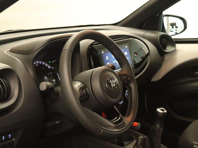 Toyota AYGO X 1.0 VVT-i MT Play - ORIGINEEL NEDERLANDSE AUTO - ACHTERUITRIJCAMERA - APPLE CARPLAY/ANDROID AUTO - CRUISE CONTROL ADAPTIEF - AIRCO - VERKEERSBORDDETECTIE - GROOTLICHTASSISTENT - LEDEREN STUURWIEL - DAB-ONTVANGER - BLUETOOTH TELEFOONVOORBEREIDING