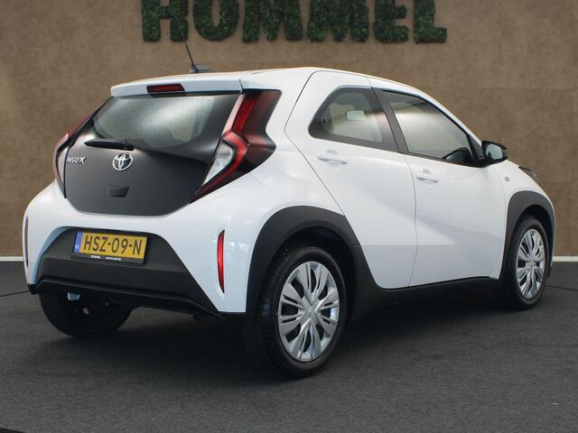 Toyota AYGO X 1.0 VVT-i MT Play - ORIGINEEL NEDERLANDSE AUTO - ACHTERUITRIJCAMERA - APPLE CARPLAY/ANDROID AUTO - CRUISE CONTROL ADAPTIEF - AIRCO - VERKEERSBORDDETECTIE - GROOTLICHTASSISTENT - LEDEREN STUURWIEL - DAB-ONTVANGER - BLUETOOTH TELEFOONVOORBEREIDING