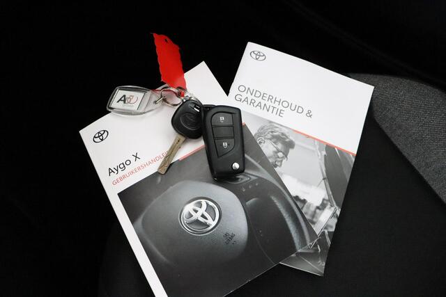 Toyota AYGO X 1.0 VVT-i MT Play | Apple carplay & Android auto | Parkeer camera | Cruise control |