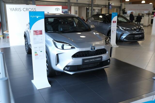 Toyota AYGO 1.0 VVT-i x-fun | 4 speakers | Bluetooth® connectiviteit (handsfree bellen én muziekstreaming) | DAB+ tuner | Radio met AUX en USB-aansluiting | Stuurwiel met bediening voor audio en telefoon | Airco