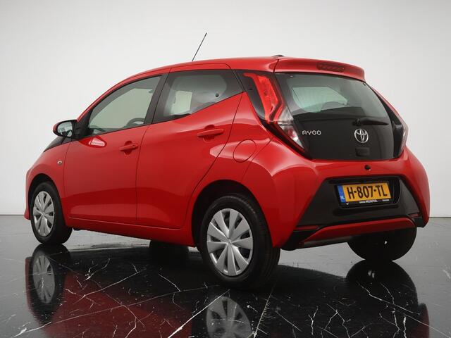Toyota AYGO 1.0 VVT-i X-Play Automaat - Navigatie via Apple Carplay/Android Auto - Camera - 12 maanden garantie