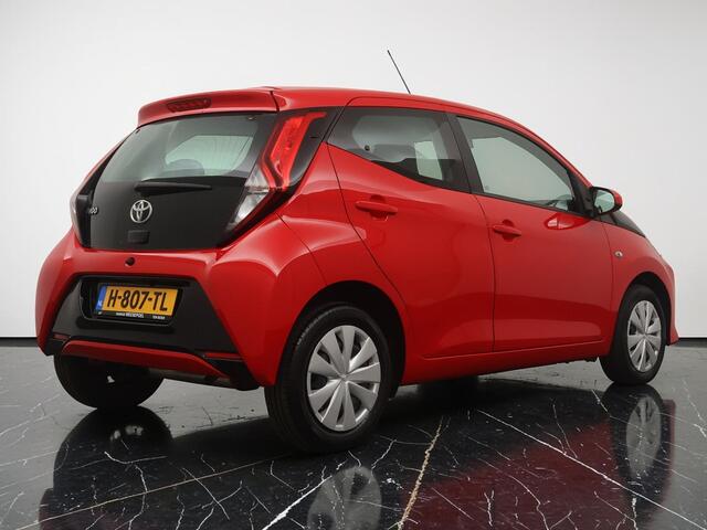 Toyota AYGO 1.0 VVT-i X-Play Automaat - Navigatie via Apple Carplay/Android Auto - Camera - 12 maanden garantie