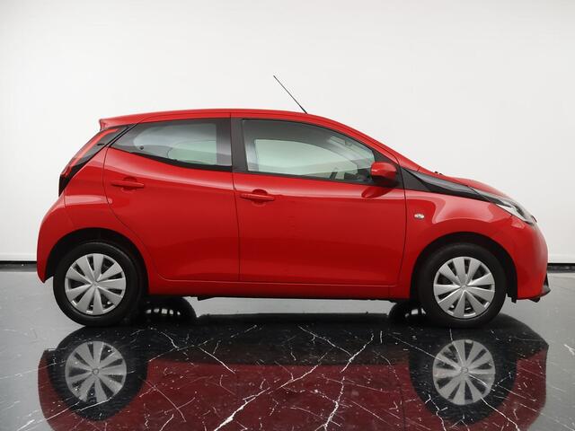 Toyota AYGO 1.0 VVT-i X-Play Automaat - Navigatie via Apple Carplay/Android Auto - Camera - 12 maanden garantie