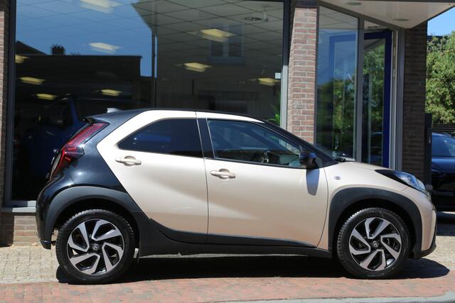 Toyota AYGO X 1.0 VVT-i MT Pulse Bi-Tone Navi Camera ACC