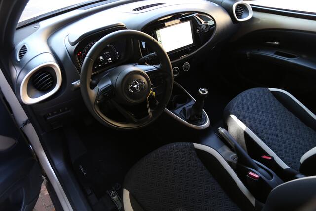 Toyota AYGO X 1.0 VVT-i MT Pulse Bi-Tone Navi Camera ACC