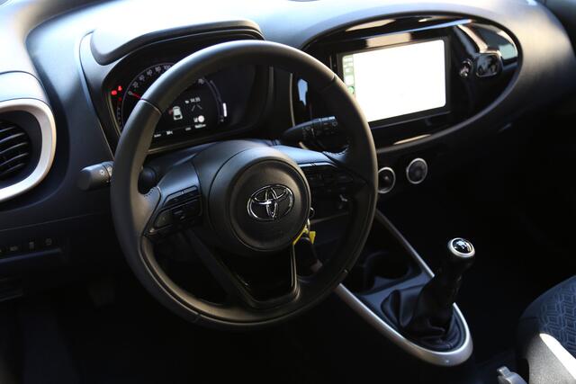 Toyota AYGO X 1.0 VVT-i MT Pulse Bi-Tone Navi Camera ACC