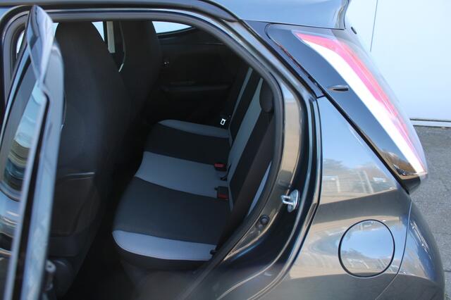 Toyota AYGO 1.0 VVT-i x-play Automaat