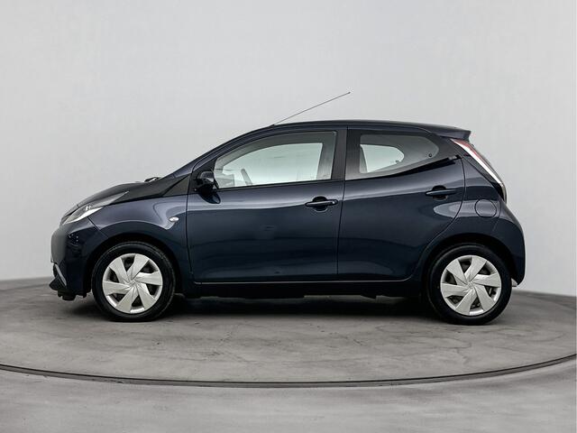 Toyota AYGO 1.0 VVT-i x-play | Parkeercamera | Airco | Metallic Lak |