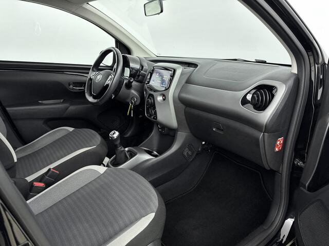 Toyota AYGO 1.0 VVT-i x-play | Apple Carplay-Android Auto | Parkeercamera | Airco |