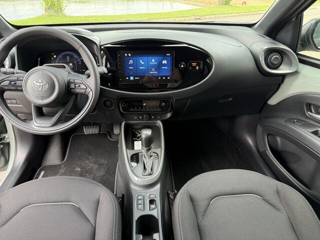 Toyota AYGO X Hybrid 115 pulse Automaat ** Stoelverwarming ** Camera ** Carplay ** Keyless