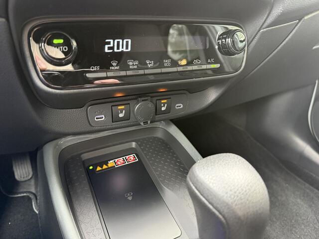 Toyota AYGO X Hybrid 115 pulse Automaat ** Stoelverwarming ** Camera ** Carplay ** Keyless