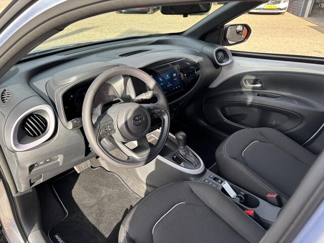 Toyota AYGO X Hybrid 115 pulse / Camera / Applecarplay/Androidauto / Parkeersensoren V+A / Stoelverwarming /