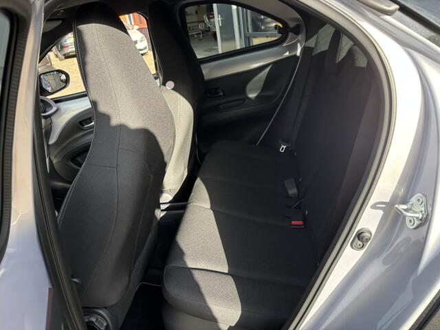 Toyota AYGO X Hybrid 115 pulse / Camera / Applecarplay/Androidauto / Parkeersensoren V+A / Stoelverwarming /