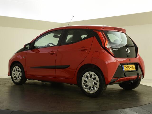 Toyota AYGO 1.0 VVT-i x-play limited | Carplay | Trekhaak | Camera