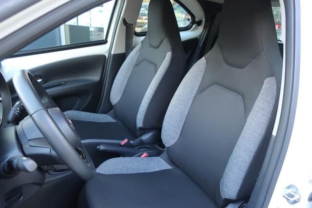 Toyota AYGO 1.0 VVT-i, Adaptieve Cruise, All-Seasons, Airco, CarPlay/Android, Camera etc.