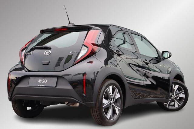 Toyota AYGO X Hybrid 115 play Go Pack, LM velgen Nieuw en DIRECT leverbaar met €1.750 inruilvoordeel!!