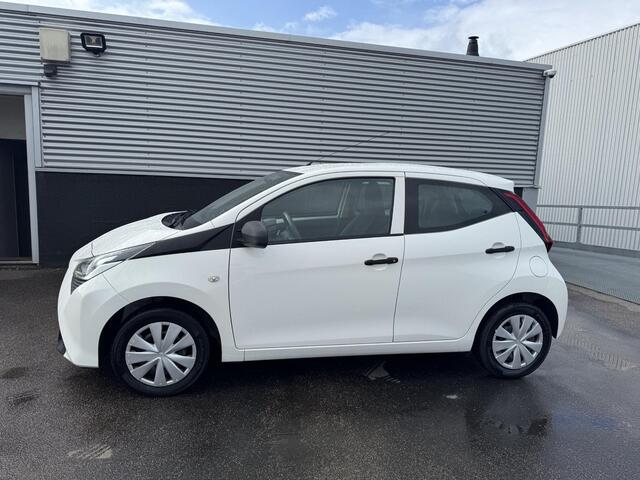 Toyota AYGO 1.0 VVT-i x-fun Nederlandse auto, airconditioning, neerklapbare achterbank, centrale deurvergrendeling met afstandsbediening, nette auto!