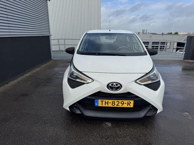 Toyota AYGO 1.0 VVT-i x-fun Nederlandse auto, airconditioning, neerklapbare achterbank, centrale deurvergrendeling met afstandsbediening, nette auto!