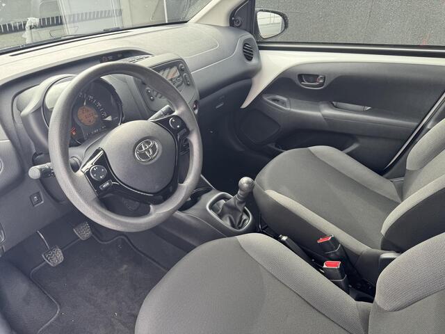 Toyota AYGO 1.0 VVT-i x-fun Nederlandse auto, airconditioning, neerklapbare achterbank, centrale deurvergrendeling met afstandsbediening, nette auto!