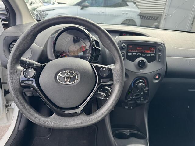 Toyota AYGO 1.0 VVT-i x-fun Nederlandse auto, airconditioning, neerklapbare achterbank, centrale deurvergrendeling met afstandsbediening, nette auto!